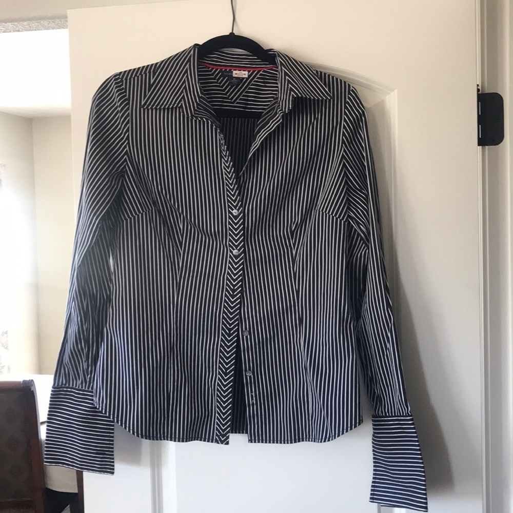 👏 Tommy Hilfiger dress shirt requires cuff links!